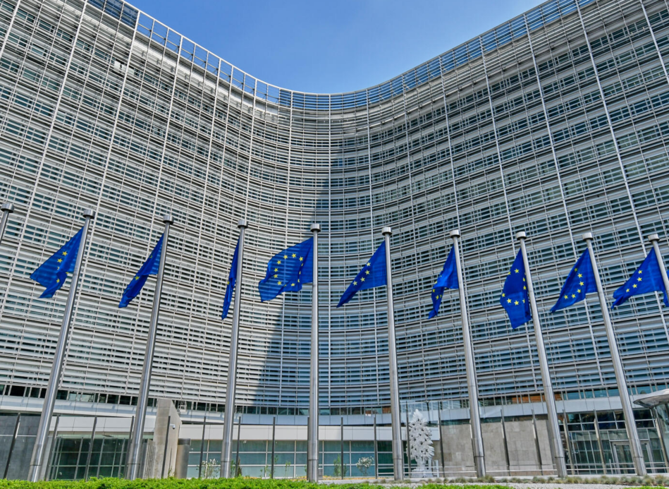 Commissione UE, consegnato il rapporto sulla riforma amministrativa: più poteri al Segretariato generale, IA e revisione delle agenzie